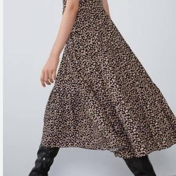 Zara Black Dress with mini flowers - Picture 2 of 9